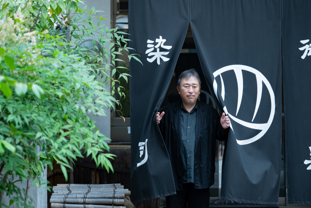 BLACK DYE INNOVATION 眠っていた服が蘇る、黒染めの革新｜CREVIA